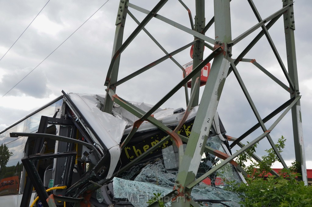 Schwerer Bus Unfall Koeln Porz Gremberghoven Neuenhofstr P374.JPG - Miklos Laubert